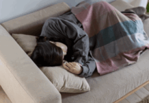 피곤하다고 “이곳”에서 자는 습관이 허리건강을 심각하게 망칩니다.