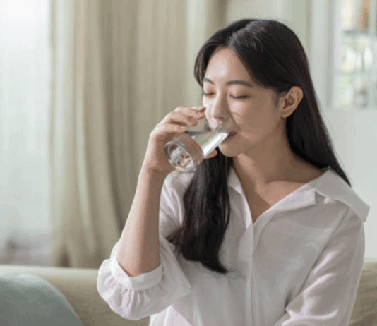 일어나자마자 양치 안 하고 물 마시면 세균이 다 위장으로? 진실은 과연