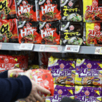 안성탕면·카놀라유…라면·식용유·과자값 줄줄이 내린다