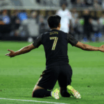 ‘리그 0골’ 손흥민, 왜 감독이 끝도 없이 사랑하나… 반전 이유 공개 “높은 에너지 압박, 뛰어난 수비 가담”